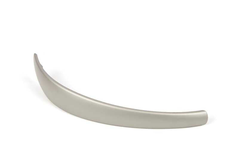 Embellecedor interior tirador puerta izquierda satinado OEM 51417230685 para BMW E81, E82, E87, E88. Original BMW.