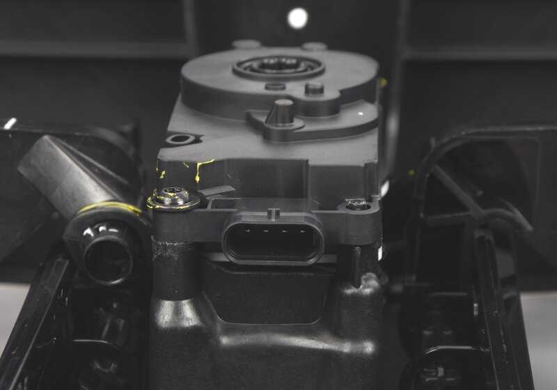 Conducto de aire superior con control de compuertas OEM 51749853855 para BMW X7 G07, xDrive40d, xDrive40i, M60i y ALPINA XB7 (producción 08/2022 - 07/2027). Original BMW.