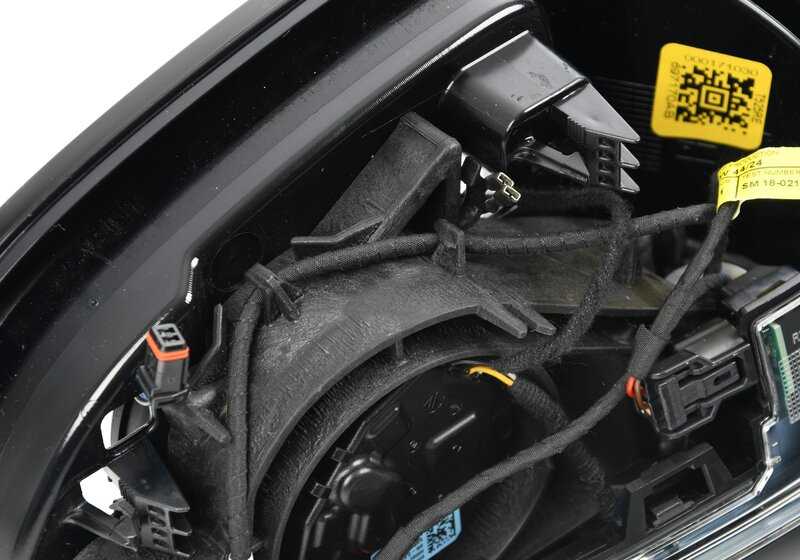 Retrovisor derecho con cámara Top View y memoria Shadow-Line OEM 51165A30B92 para BMW X5 G05 y X7 G07. Compatible con versiones xDrive30d, 40d, 40i, 50e. Original BMW.