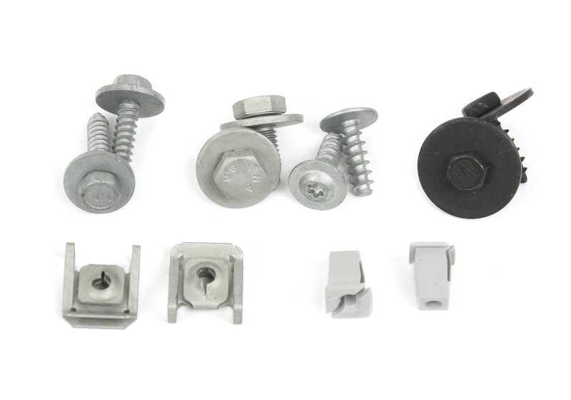 Kit de soportes para paragolpes trasero OEM 51122410020 para BMW E82, E88. Original BMW.