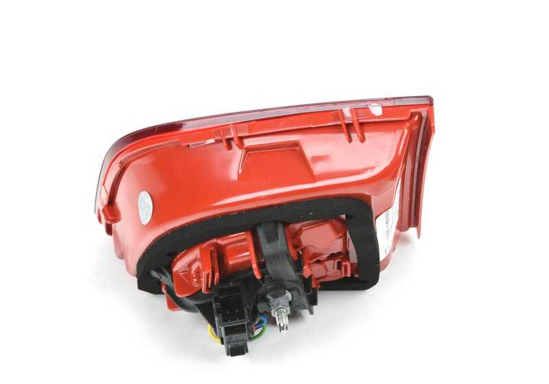 Bande noire inférieure arrière OEM 51127422882 pour Mini Clubman F54, F54 LCI (2015-2024). Mini d'origine.
