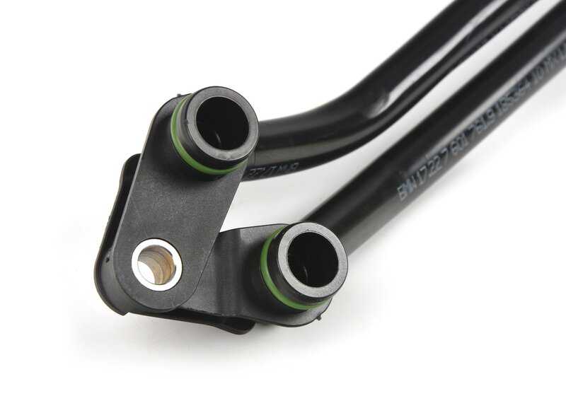 Tubo de refrigeración de aceite de cambio OEM 17227601755 para BMW F25 y F26. Repuesto original BMW.
