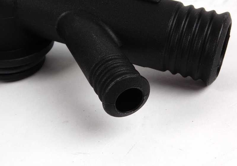 Conector de refrigerante OEM 11531739208 para BMW E36 y E34. Pieza original BMW.