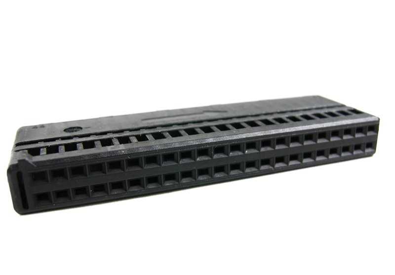 Conector de carcasa OEM 12527521532 para BMW E81, E82, E87, E88, E90, E91, E92, E93, E60, E61, E63, E64, E65, E66, E83, E71, E85, E86, E89. Original BMW.