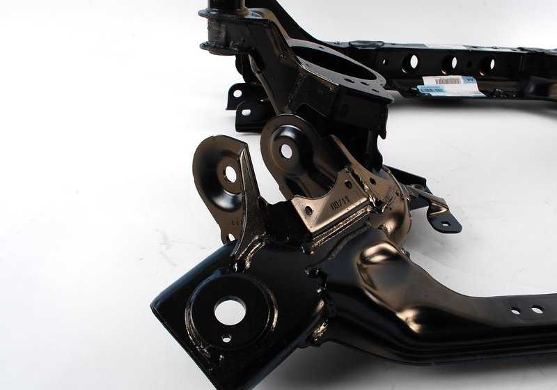 Travesaño delantero OEM 31116776763 para BMW E90 {320d xDrive, 325i xDrive} con tracción total. Compatible con versiones manual y automática. Original BMW.