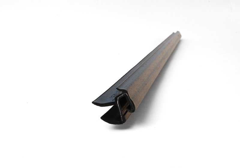 Tapa interior canaleta derecha OEM 51338194702 para BMW E46. Pieza de ajuste en puerta delantera. Original BMW.
