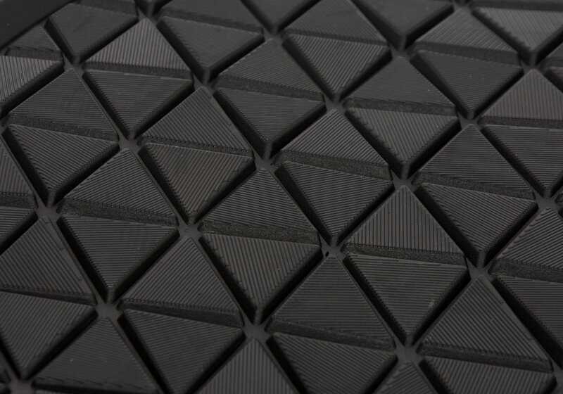 Alfombrillas de goma impermeables delanteras OEM 51475A62B59 para MINI U25 Countryman E y SE ALL4 (desde 03/2024). Protegen contra suciedad, agua y desgaste. Original MINI.