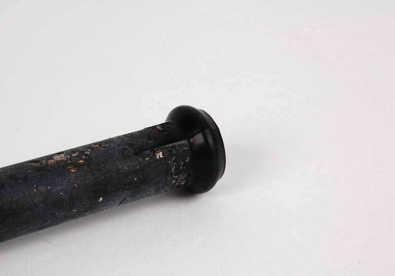 Tubo de alimentación OEM 12311439988 para BMW E65, E66. Original BMW.