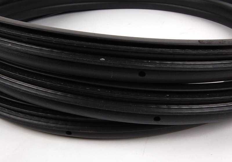 Cantonera trasera OEM 51723449349 para BMW X3 E83, X3 E83 LCI. Original BMW.