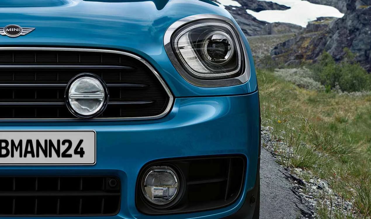 Kit de reequipamiento faros LED adicionales negro OEM 63122287148 para MINI F56, F55, F54, R56, R60, R61... y más. Original MINI.