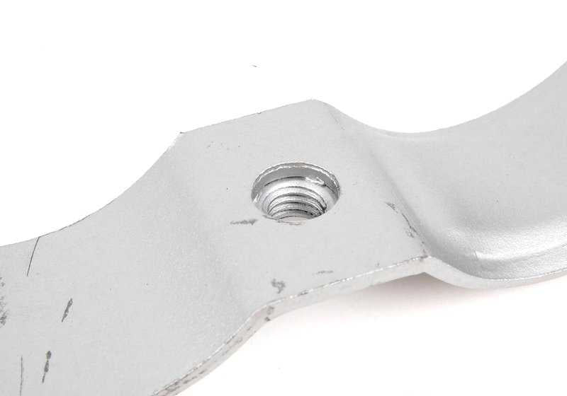 Soporte del sistema de escape OEM 18201437655 para BMW E39 520i, 523i y 528i con motor M52 y cambio automático. Modelos fabricados entre 1995 y 2003. Pieza original BMW.