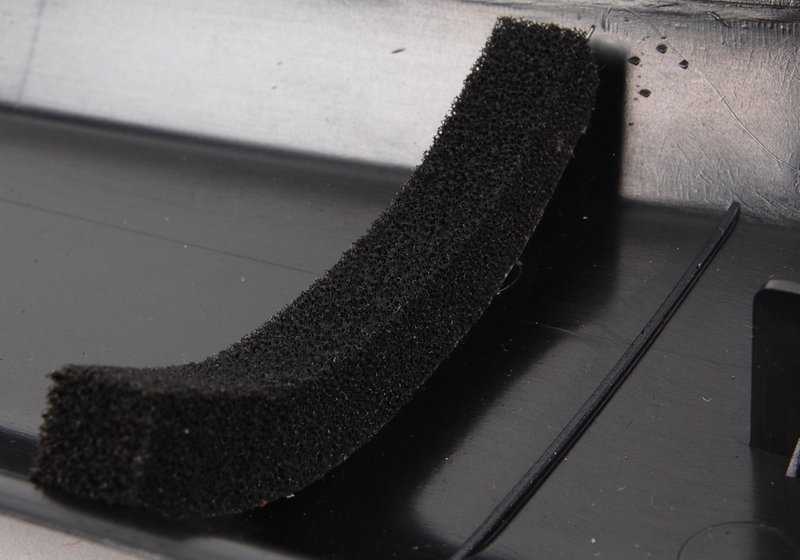 Guarnecido exterior superior del portón trasero OEM 51498190693 para BMW E39. Original BMW.