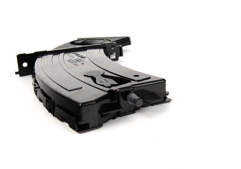 OEM 51459173465 Holder esquerdo para BMW E90, E90N, E91, E91N, E92, E92N, E93, E93N. BMW original. Ideal para substituir bebidas danificadas ou perdidas. Acabamento cinza cromado.