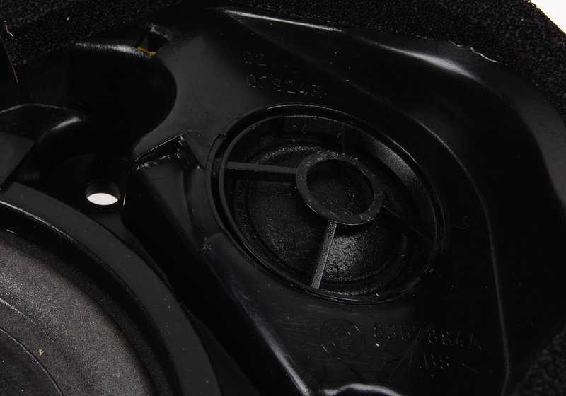 Altavoz trasero derecho OEM 65138357880 para BMW E36. Original BMW.
