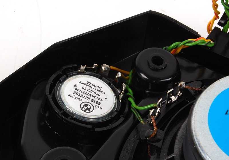 Altavoz trasero derecho OEM 65138357880 para BMW E36. Original BMW.