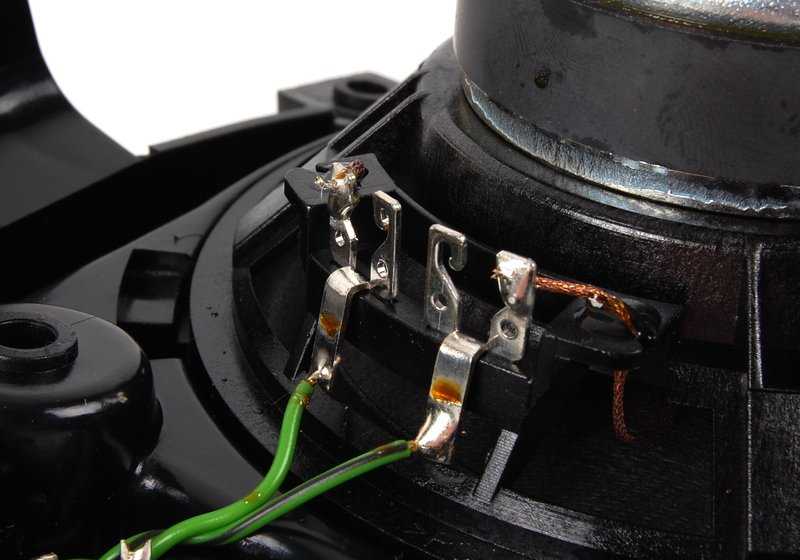 Altavoz trasero derecho OEM 65138357880 para BMW E36. Original BMW.