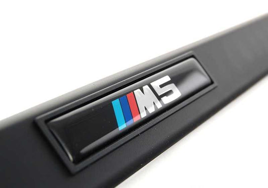 Moldura lateral puerta delantera izquierda OEM 51132693353 para BMW E39. Original BMW.