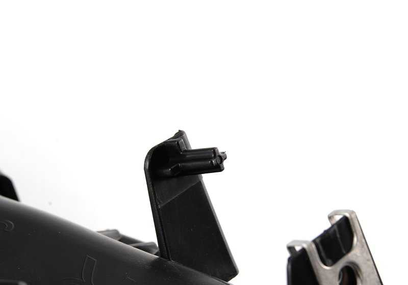 Guía de aire delantera derecha para BMW E90, E91 (OEM 51747160610). Original BMW.