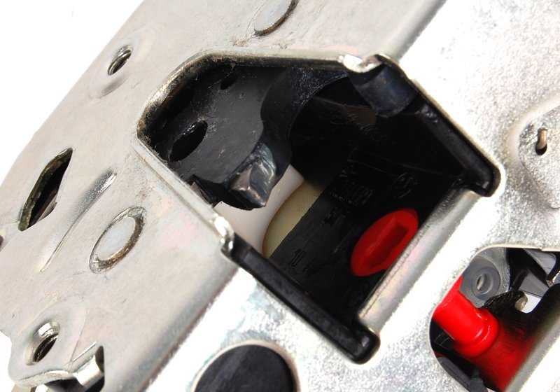Cerradura trasera izquierda OEM 51228122419 para BMW E36. Original BMW.