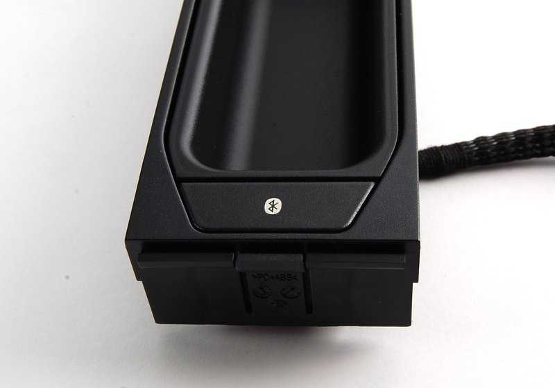 OEM mobile phone base 84109168940 for BMW E46, E39, E83, E53, E85, E86. Original support for central console. Original BMW piece.