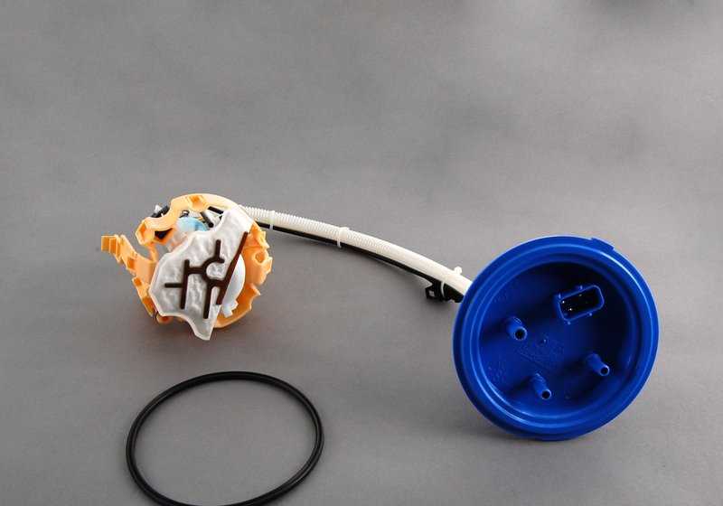 Bomba de combustible completa derecha OEM 16117170004 para BMW Serie 7 E65, E66. Incluye bomba dentro del tanque. Original BMW.