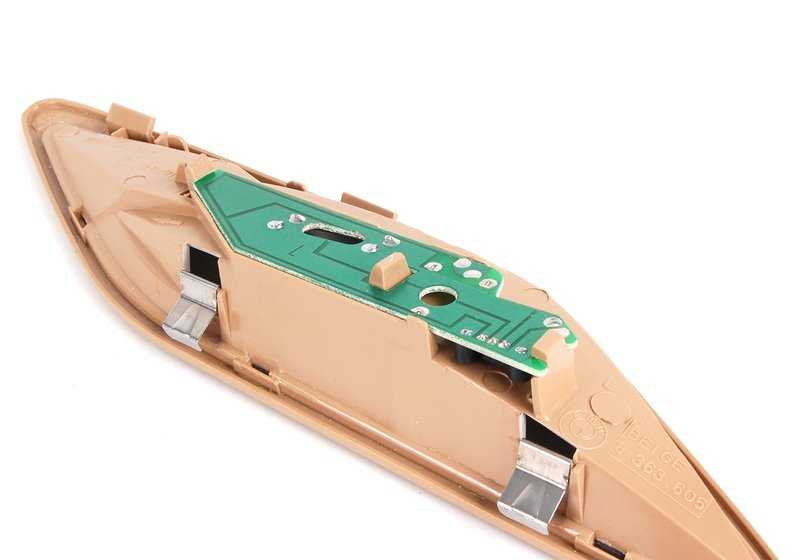 Luz interior trasera izquierda beige OEM 63318363605 para BMW Serie 5 E39 520i y más. Original BMW.