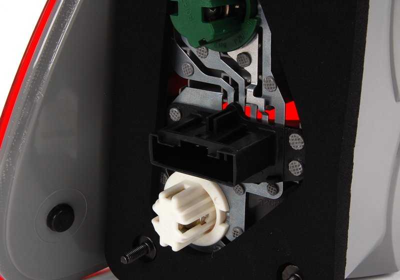 Luz traseira de parede lateral direita para BMW E53 X5 (OEM 63217158392). BMW originais.