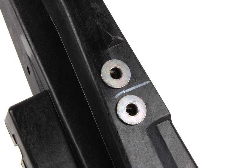 Soporte inferior izquierdo OEM 51657157983 para BMW E70, E71, E72. Compatible con X5 3.0d, 3.0sd, 3.0si, 4.8i, M. Original BMW.