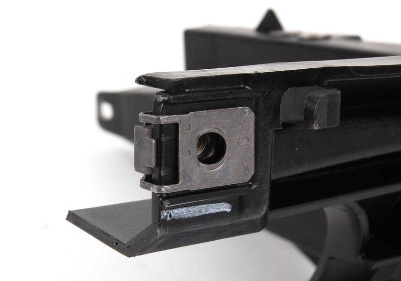 Soporte inferior izquierdo OEM 51657157983 para BMW E70, E71, E72. Compatible con X5 3.0d, 3.0sd, 3.0si, 4.8i, M. Original BMW.