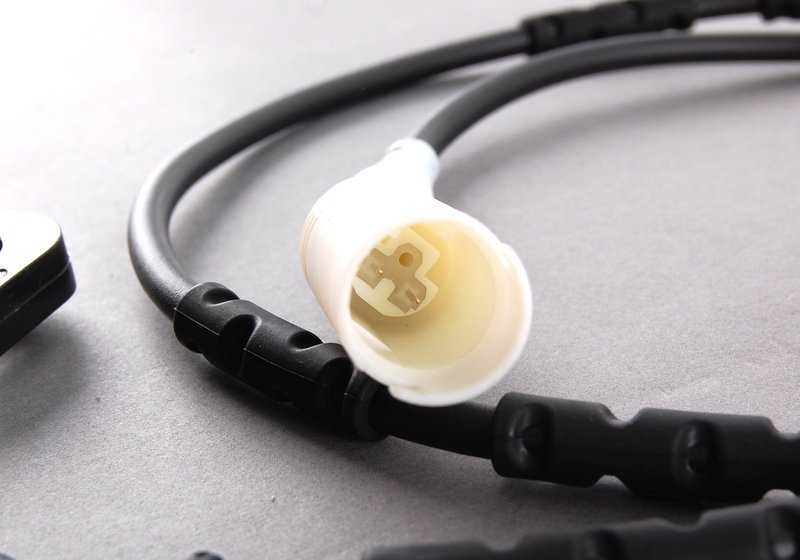 Sensor de desgaste de frenos OEM 34356789445 para BMW E81, E82, E87, E88, E90, E91, E92, E93. Compatible con múltiples versiones de Serie 1 y Serie 3. Original BMW.