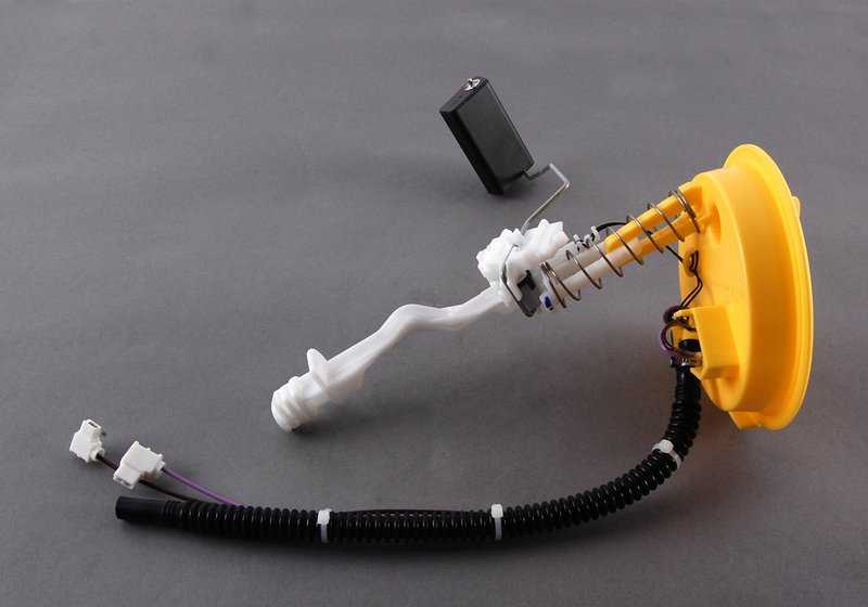 Sensor de nivel de combustible derecho OEM 16146752370 para BMW E39. Original BMW.