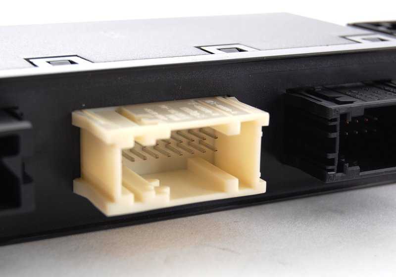 Modulo della porta del copilota OEM 61356904243 per BMW E38 ed E39. BMW originale.