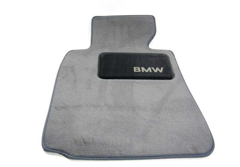 Alfombrillas de velours delanteras y traseras OEM 51478204020 para BMW Serie 5 E39 Berlina y Touring. Original BMW.