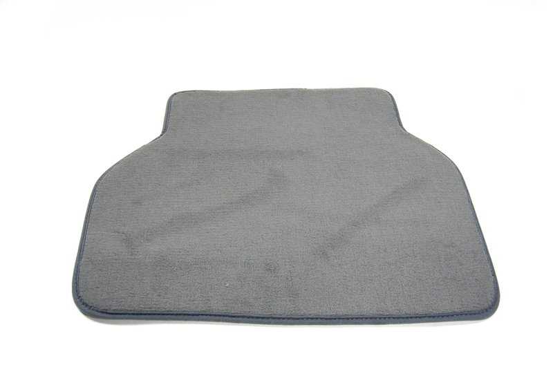 Alfombrillas de velours delanteras y traseras OEM 51478204020 para BMW Serie 5 E39 Berlina y Touring. Original BMW.