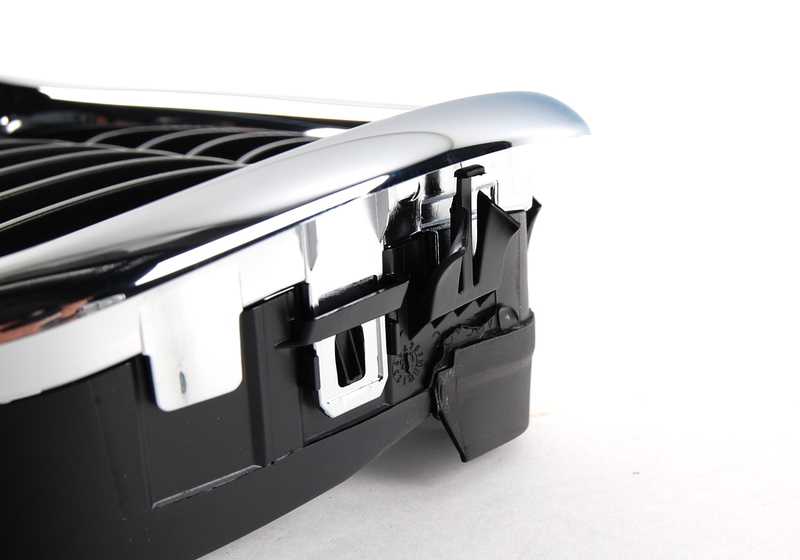 Rejilla decorativa derecha cromada OEM 51132497262 para BMW E39 535i y 540i (1996-2003). Compatible con versiones manuales y automáticas. Original BMW.