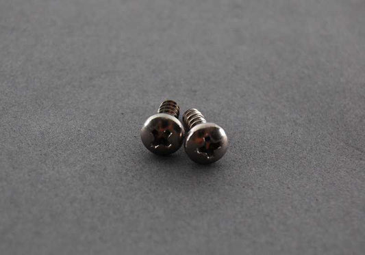 Luz de matrícula trasera OEM 63261372763 para BMW Serie 3 E30, Serie 5 E28, Serie 6 E24, Serie 7 E23, Z1 E30, M1 E26… y más. Original BMW.