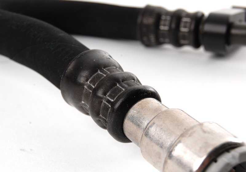 Tube à huile d'huile Modification automatique OEM 17227577622 pour BMW E46 320CI (modèles moteurs M54 et changement A5S 360R). BMW d'origine.