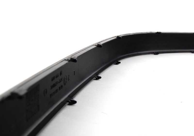 Moldura paragolpes delantera izquierda OEM 51118159351 para BMW E39 520d, 520i. Compatible con modelos fabricados entre 1996 y 2003. Repuesto original BMW.