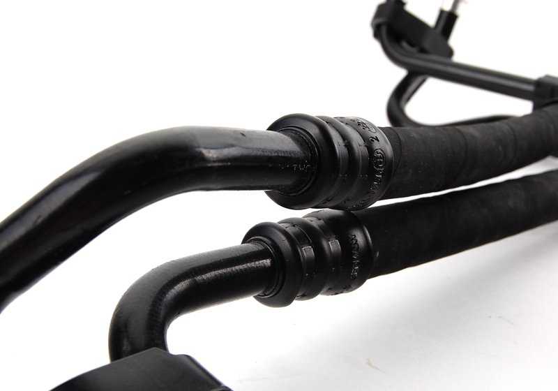 Tubería de enfriador de aceite OEM 17212227235 para BMW E36 y Z3. Original BMW.