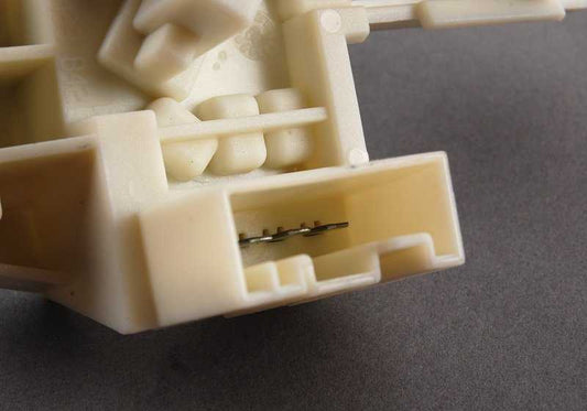 Portalampara à esquerda da placa esquerda OEM 63217183841 para BMW 3 E90 316i, 318D ... e muito mais. BMW original.