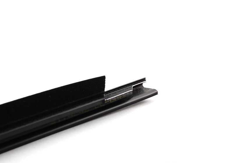 Burlete exterior ventana derecha OEM 51221944348 para BMW E34. Pieza original BMW.