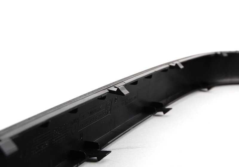 Moldura parachoques trasero izquierdo OEM 51128159377 para BMW E39 {520d, 520i, 523i en todas sus variantes}. Original BMW.