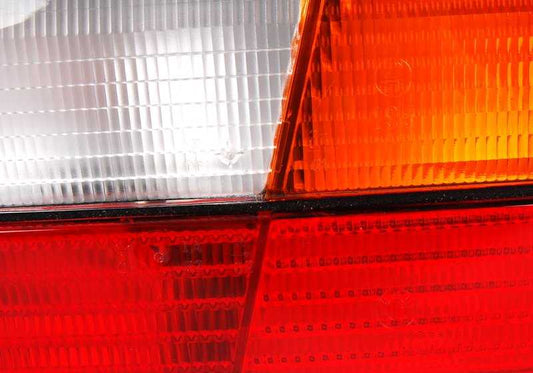 Pilote arrière droit OEM 63211393432 pour BMW E36 (tous les modèles compatibles: Berlina, Coupé, Compact, Cabrio, Touring). BMW d'origine.