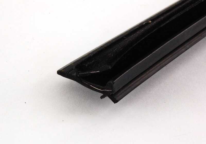 Burlete interior ventanilla izquierda OEM 51228102825 para BMW Serie 5 E34. Original BMW.
