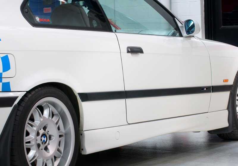 Juego de reequipamiento listones parachoques M delantero OEM 82119403140 para BMW Serie 3 E36. Original BMW.