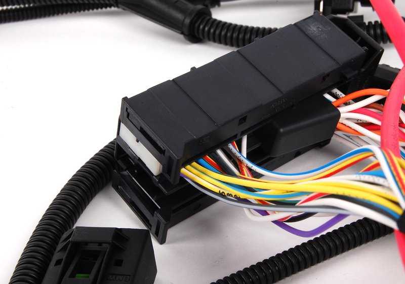 Cableado inyectores y encendido OEM 12517566507 para BMW E82, E88, E90, E91, E92, E93, Serie 1 y Serie 3 con motor N54. Original BMW.