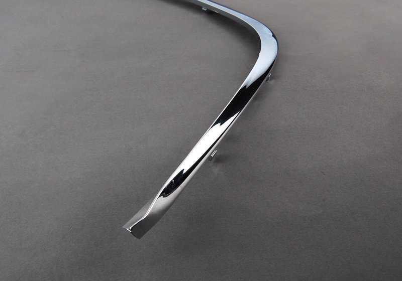 Embellecedor derecho OEM 51118125438 para BMW E38. Original BMW.
