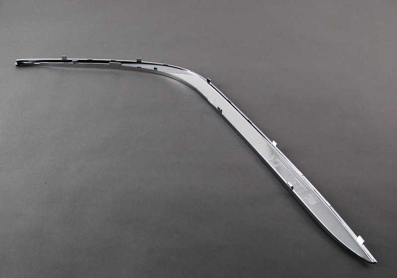 Embellecedor derecho OEM 51118125438 para BMW E38. Original BMW.