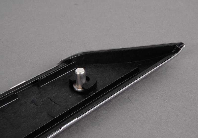 Moldura decorativa puerta trasera derecha aluminio OEM 51457047158 para BMW E46. Original BMW.