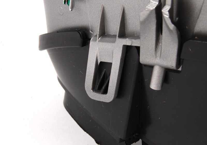 Rejilla delantera derecha en color titanio OEM 51137185224 para BMW X5 {E70} y X6 {E71, E72}. Compatible con modelos 3.0d, 3.0sd, 3.0si, 4.8i y M. Original BMW.